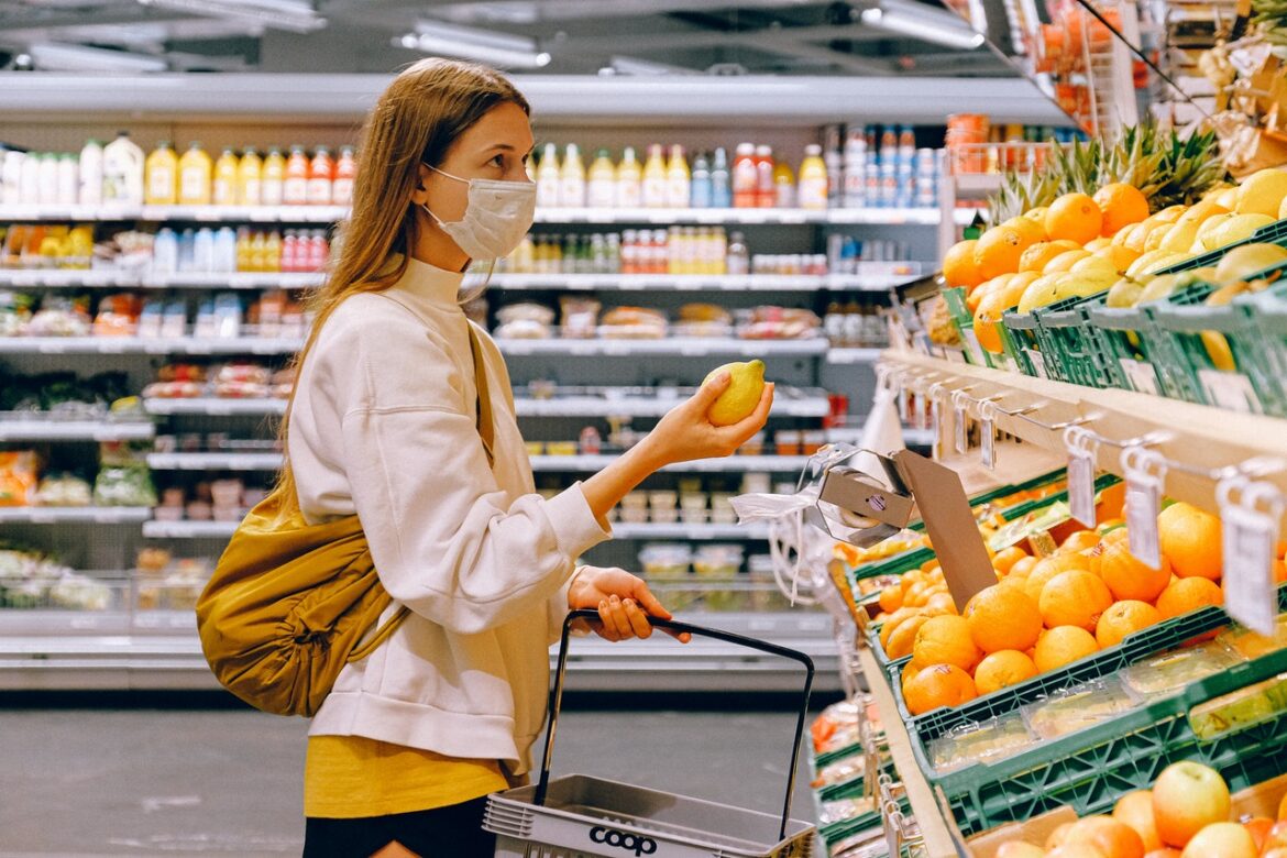 Easy ways to shop for healthful, cost-conscious foods: Tips for smart grocery shopping